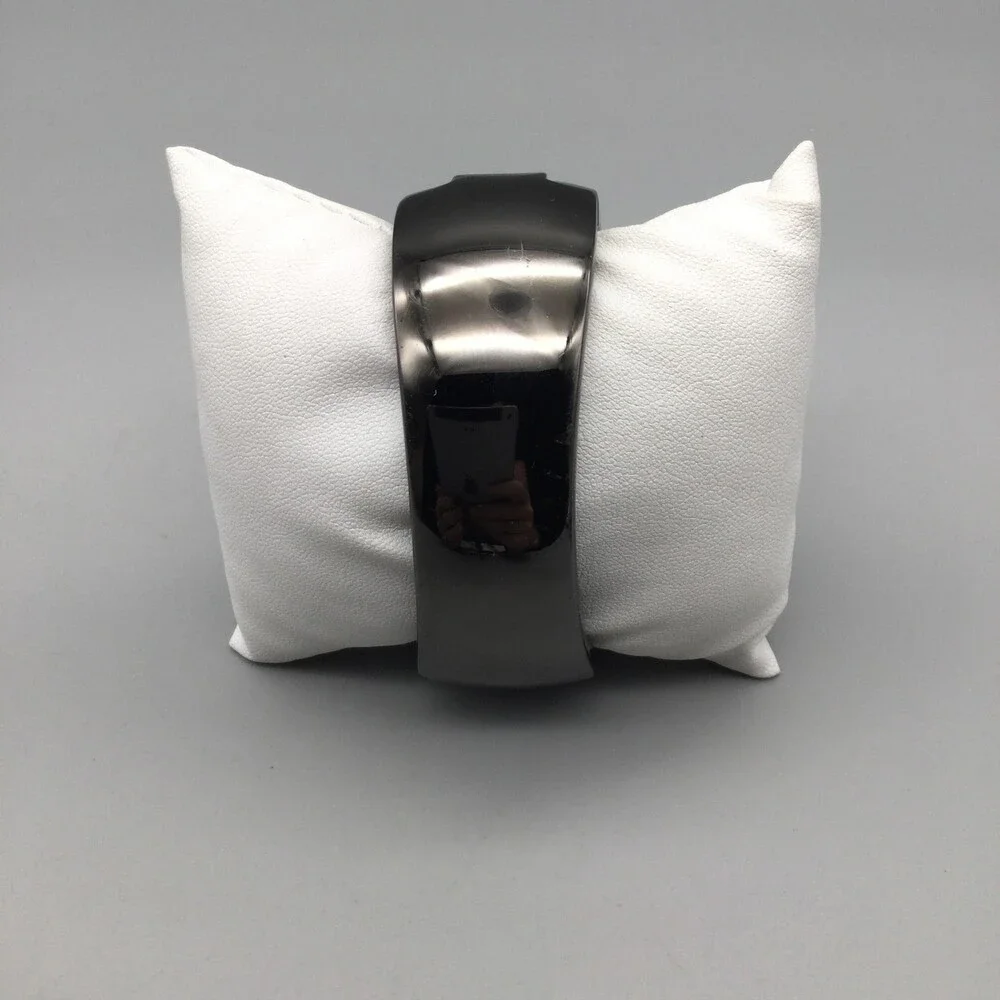 Valletta Womens Watch 31mm Silver Tone Faceted Bangle Bracelet New Battery 6.75
